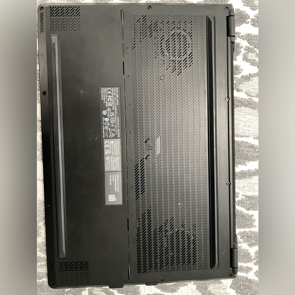 MSI GAMING LAPTOP 3070ti - Picture 4 of 8